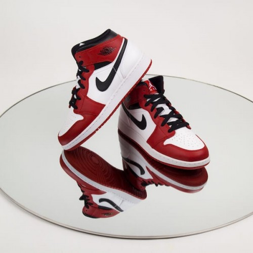 Air Jordan 1 Mid Chicago White Air Jordan 1 Mid Chicago White