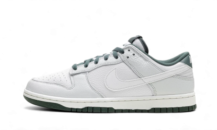 Nike Dunk Low Retro SE Photon Dust Vintage Green